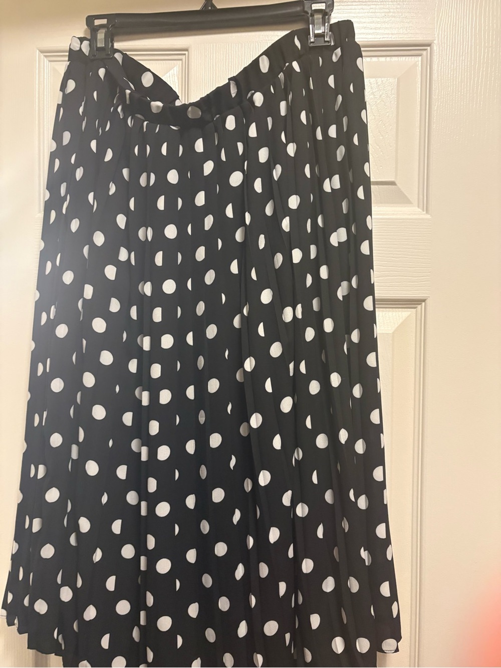 Banana Republic Black & White Polka Dot Pleated Midi Skirt - Picture 2 of 4